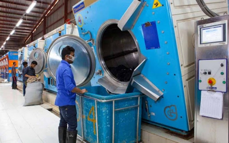 The Impact of Denim Washing Techniques on Pricing Low-, Mid-, and High-Cost Models